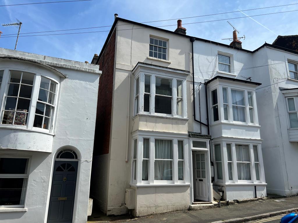 Lot: 102 - FOUR-BEDROOM TOWN CENTRE HOUSE FOR IMPROVEMENT - Front View from Nelson Street